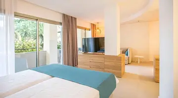 HOTEL COSMOPOLITAN