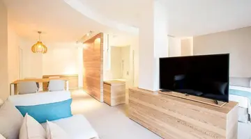 HOTEL COSMOPOLITAN