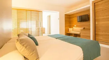 HOTEL COSMOPOLITAN