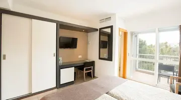 HOTEL COSMOPOLITAN