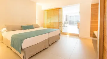 HOTEL COSMOPOLITAN