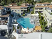 Hotel Crystal Waters