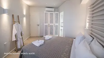 Hotel Crystal Waters