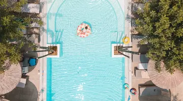 Hotel Crystal Waters