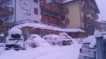 Hotel e Residence Canada