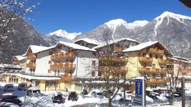 Hotel e Residence Canada