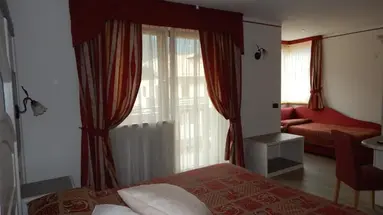 Hotel e Residence Canada