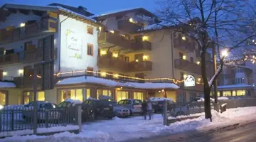 Hotel e Residence Canada