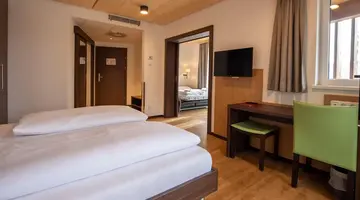 Hotel Educare