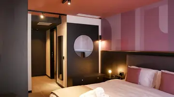Hotel Eleven by Warren Collection