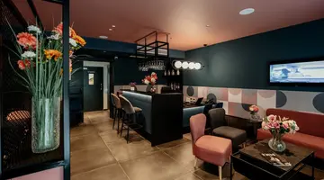 Hotel Eleven by Warren Collection