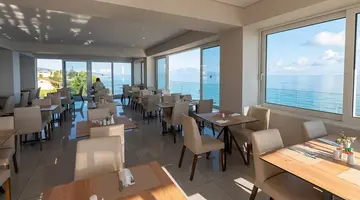 Hotel Golden Coast Resort