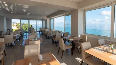 Hotel Golden Coast Resort