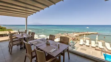 Hotel Golden Coast Resort
