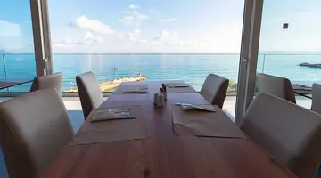 Hotel Golden Coast Resort