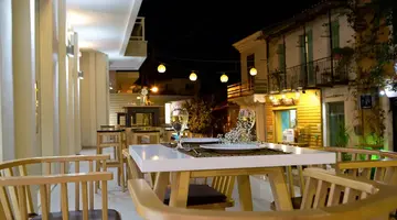Hotel Grand Theoni