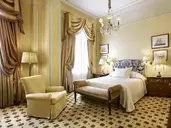 HOTEL GRANDE BRETAGNE