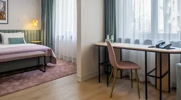 Hotel H12