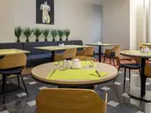 Hotel H12