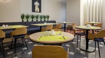 Hotel H12