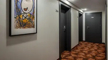 Hotel H12