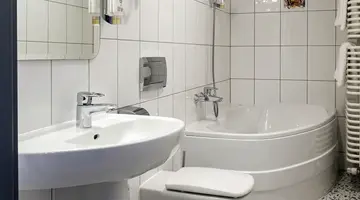 Hotel H12