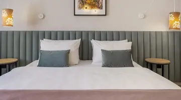 Hotel H12