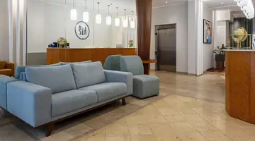 Hotel H12