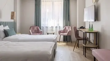 Hotel H12