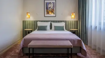 Hotel H12