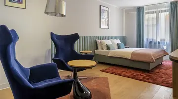 Hotel H12