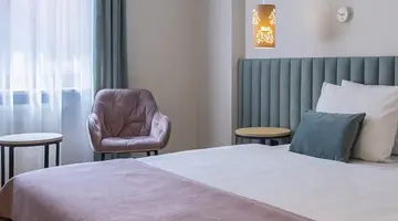 Hotel H12