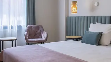Hotel H12