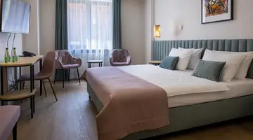 Hotel H12