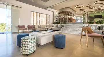 Hotel Harmony Crest Resort