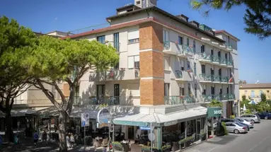 Hotel Harrys