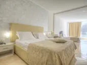 HOTEL HEDERA****