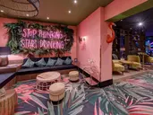 Hotel Hit the Sky