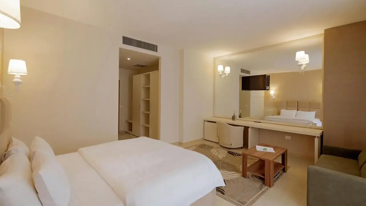 HOTEL HORIZONT