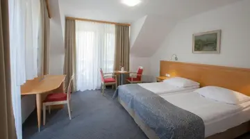 HOTEL JEZERO