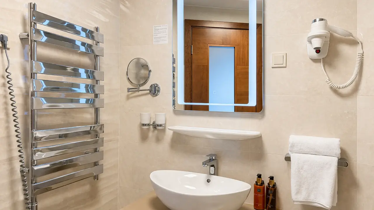 HOTEL KADMO BY AYCON