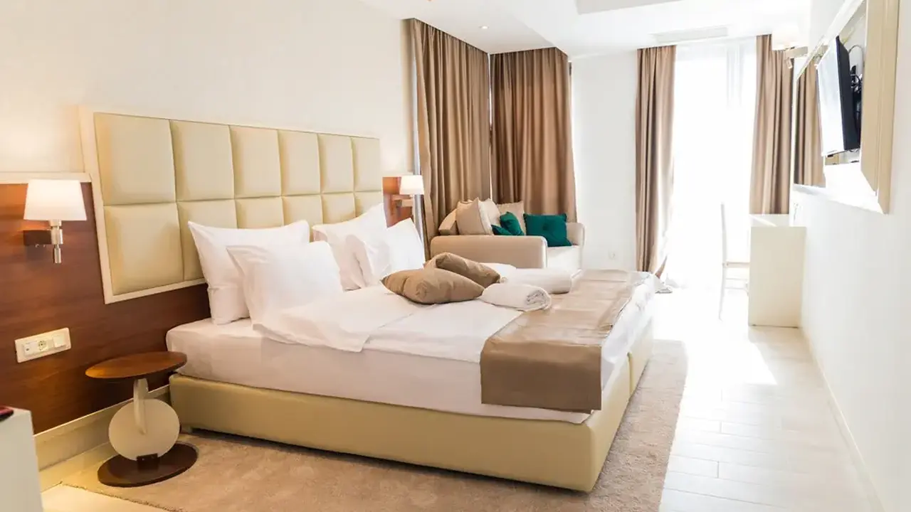 HOTEL KADMO BY AYCON
