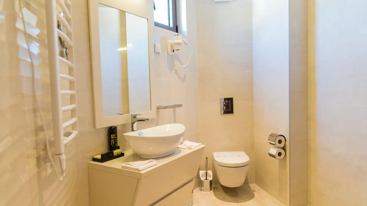 HOTEL KADMO BY AYCON