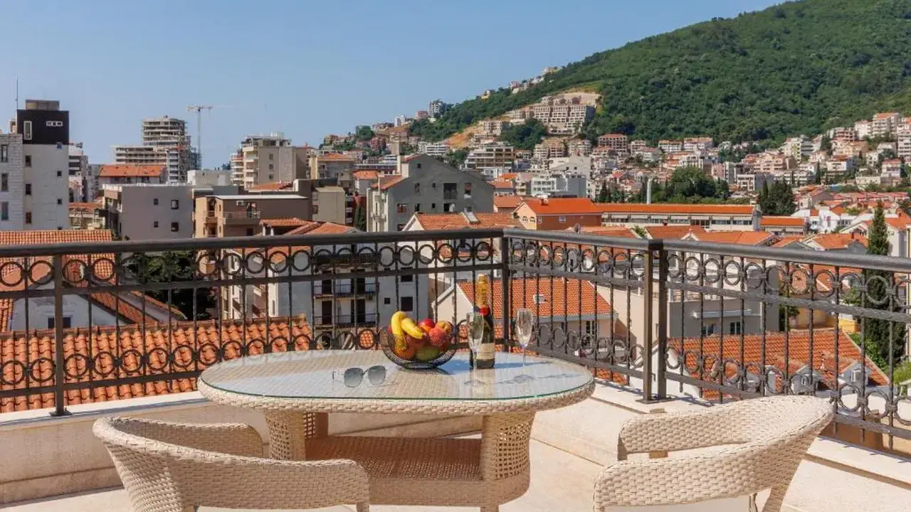 HOTEL KADMO BY AYCON