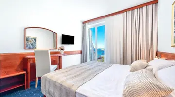 HOTEL KOMODOR