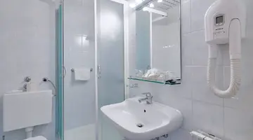 HOTEL KOMODOR***