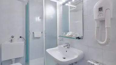 HOTEL KOMODOR***
