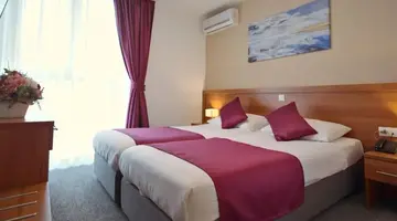 HOTEL KOMODOR***