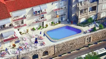 HOTEL KOMODOR