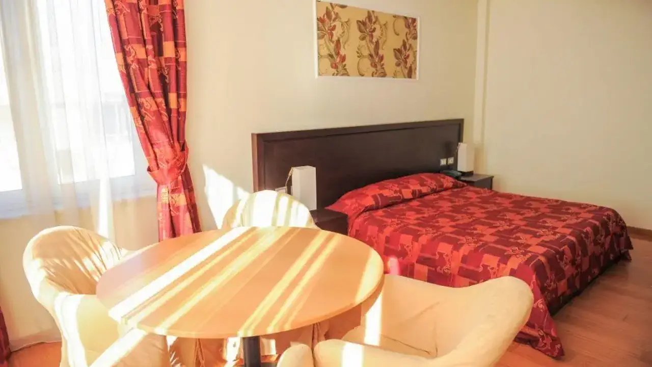 HOTEL LEONARDO